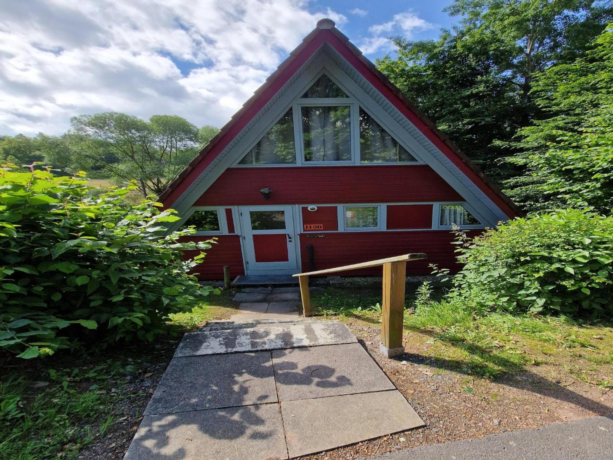 Wooden Bungalow With A Terrace, In A Wooded Area Villa Ronshausen Buitenkant foto